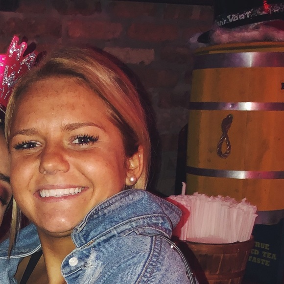 Meet your Posher, Tanith - Picture 1 of 1